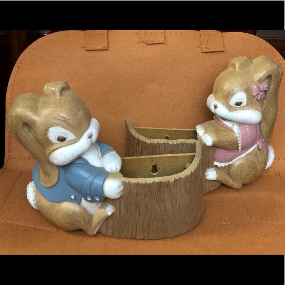 VINTAGE BUNNY RABBIT POCKET WALL HANGINGS/VASES